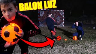 RETO BALON DE FUTBOL CON LUZ POR LA NOCHE [upl. by Rriocard572]