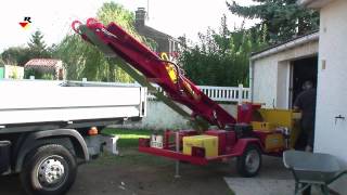 RABAUD  Scie circulaire thermique avec tapis sur chassis routier [upl. by Wilkens447]