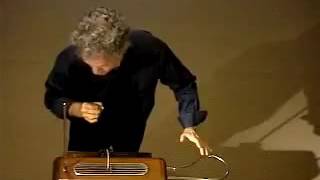 Dünyanın En İlginç Müzik Aleti Theremin [upl. by Afatsuom]