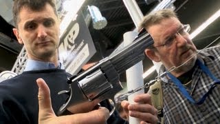 Messe für Waffen in Nürnberg  Faszination für klassische Gewehre ungebrochen [upl. by Llennehc]