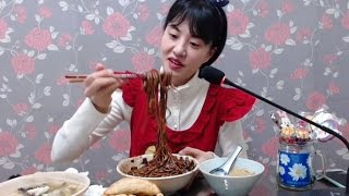 간짜장  짬뽕  탕수육  호빵 후식  Jajangmyeon  Jjambbong  Sweet and Sour Pork  Hoppang 신짱아못말려 [upl. by Assilak]