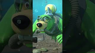 Pêche au harpon  🐸📸 Shorts SortirDesSentiersBattus mashaetmichka MashaBearFra animation [upl. by Hobard]