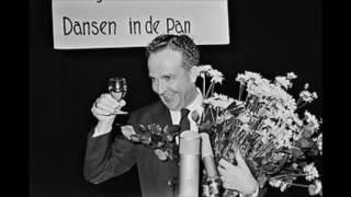 Wim Kan Oudejaarsavond 1963 Integrale radiouitzending Deel 1 quot12 miljoen oliebollen op aardgasquot [upl. by Hertha707]