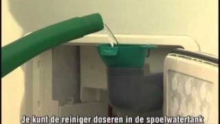 Schoonmaken spoelwatertank Thetford cassette toilet [upl. by Lipinski]