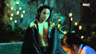 Scholar Who Walks The Night 밤을 걷는 선비 2회  Cruel Lee Suhyuk 잔인한 이수혁 어린 아이 물에 빠뜨려 죽이나 20150709 [upl. by Doownel]