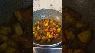 Shimla Mirch Aloo Recipe  firstvideo likeandsubscribemonikavlog0809 shimlamirchkisabji [upl. by Mikihisa]