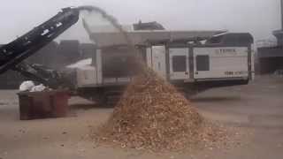 TDSV20 Medium Speed Shredder Feeding TTS620 Trommel [upl. by Sankaran]