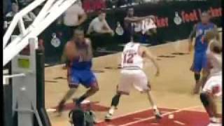 Jamal Crawford crossover on Kirk Hinrich [upl. by Roux]