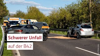 Schwerer Unfall auf der B42 Fahrerin im Auto eingeklemmt [upl. by Esbensen469]