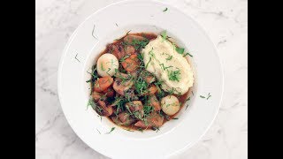 Vegetarisk bourguignon med svartrötter och betor  Köket [upl. by Chinua845]