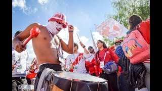 ¡Emocionante PREVIA DE LA HINCHADA PERUANA Perú vs Australia Estadio Olímpico de Sochi [upl. by Aihsein]