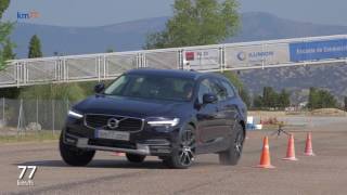 Volvo V90 Cross Country 2017  Maniobra de esquiva moose test y eslalon  km77com [upl. by Ayotol]