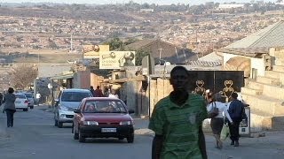 Dans le township dAlexandra en Afrique du Sud [upl. by Keifer]