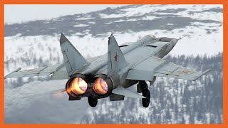 Meet Russias MiG25 Foxbat Built to Kill Supersonic Bombers and Spyplanes [upl. by Einre]