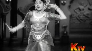 Padmini Vyjayanthimala  Kannum Kannum Kalandhu song Tamil hit movie song Vanjikkootai Vaaliban 1958 [upl. by Ardnekan]