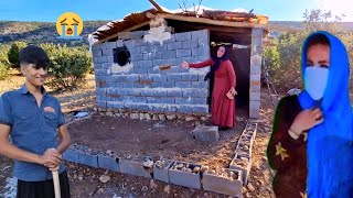 Nomadic life the effort of a nomadic woman a nomadic woman builds her house [upl. by Arytas]