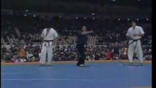 Kyokushin Karate 極真空手 衝撃KO 第18回全日本 黒澤VS豊田 [upl. by Fogarty]