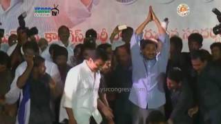 YS Jagan arrives and Welcomes Kasu Mahesh Reddy in YSRCP in Narasaraopet  16th Dec 16 [upl. by Russom]