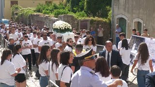 Frigento il parroco ed il sindaco chiedono silenzio e riflessione [upl. by Marmawke]