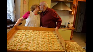 LE CARTELLATE PUGLIESI DOLCE TIPICO NATALIZIO  RICETTA DELLA Nonna Maria [upl. by Htebzil]