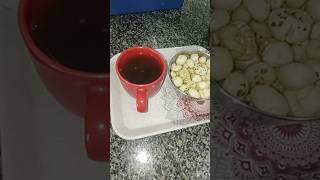 Makhana with green tea 🍵 ☕food foodshorts itsmeetime [upl. by Mayce]