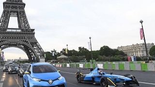 Les Renault ZE16 et Zoe eSport en action dans Paris [upl. by Lorilyn]