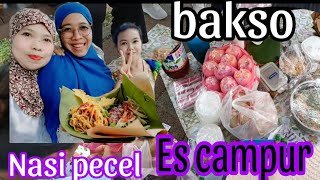 SELAMAT ULANG TAHUN TEMAN ll MENU KOMPLIT NASI PECEL MAKAN PAKAI DAUN PISANG tkwtaiwan [upl. by Gustave]