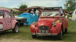 2 CV contre 4L  le duel [upl. by Ilah]