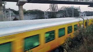 Perfect crossing 12632 TENMS Nellai Express crossing 22671 MSMDU Tejas Express at Guindy [upl. by Yanrahc987]