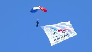 🪂 🇫🇷 🪂 Ambassadeurs parachutistes de l’armée de l’Air  Salon du Bourget 2023  25 06 2023 [upl. by Aneelak219]